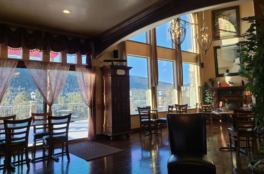 Arrowhead Manor Offers Unmatched Hospitality in Morrison, Colorado